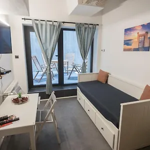 Peaceful Basement With Terrace & Free Gym , Budapeszt Węgry