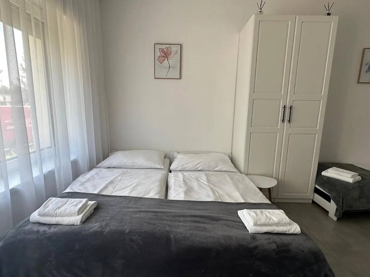 Apartment Ferienwohnung Rezidence Kbely - Free Parking Prag